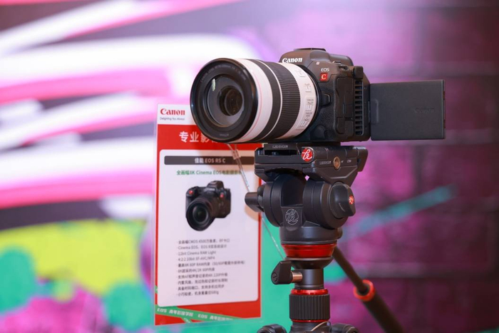 图7 EOS R5 C全画幅8K Cinema EOS电影摄影机