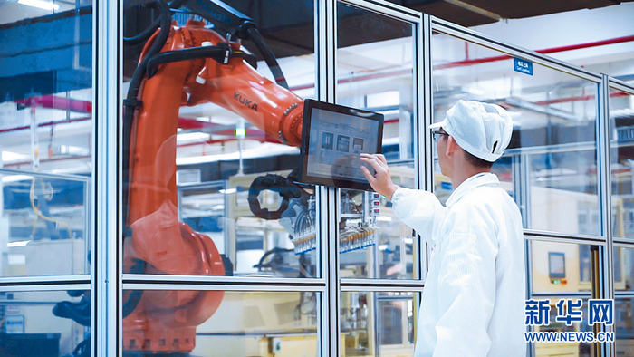 　　湖北亿纬动力有限公司生产车间。新华网发贾妮妮摄