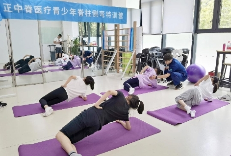 　　图：青少年脊柱侧弯矫正