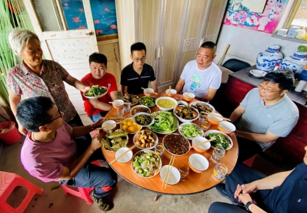 景区带活了山下大石窟和小河峪两村的农家乐。