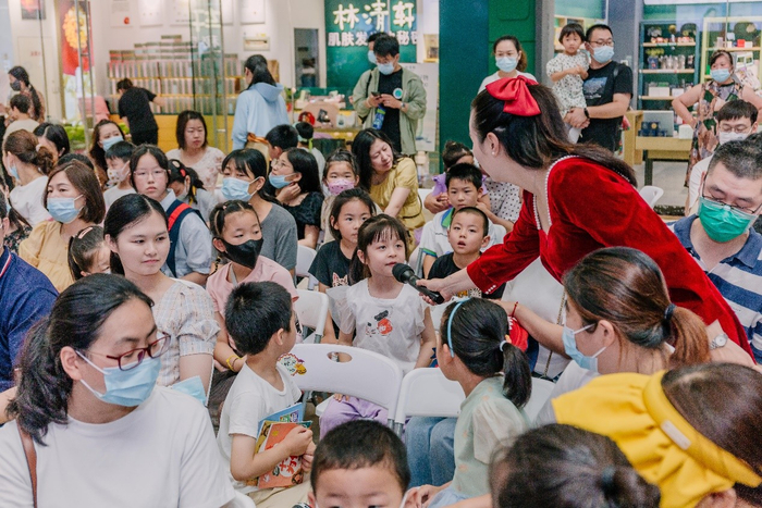 　　扬州主会场人潮涌动