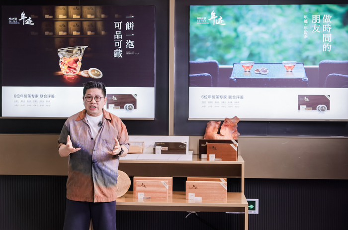 　（杜国楹直播介绍新品牌）