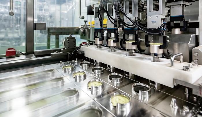 　（小罐茶全自动灌装生产线）