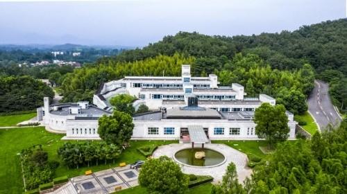 　　仲景宛西制药博士后科研工作站