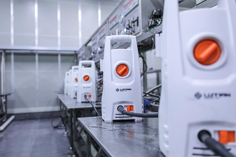 　　【绿田高压清洗机测试实验室】