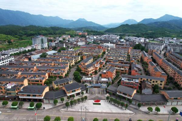 无人机拍摄的江西宁都县小布镇大土楼村。（宁都县委宣传部供图）