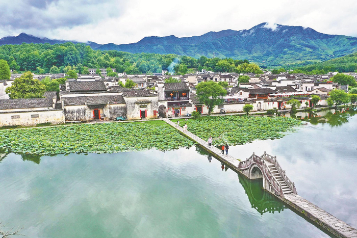 黄山市黟县宏村。  本报通讯员 许家栋 摄