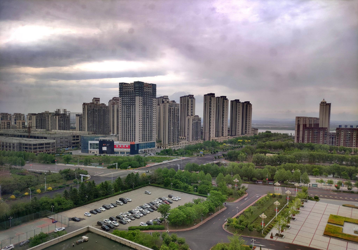 5月26日，辽宁丹东，街道行人车辆稀少 图源：视觉中国