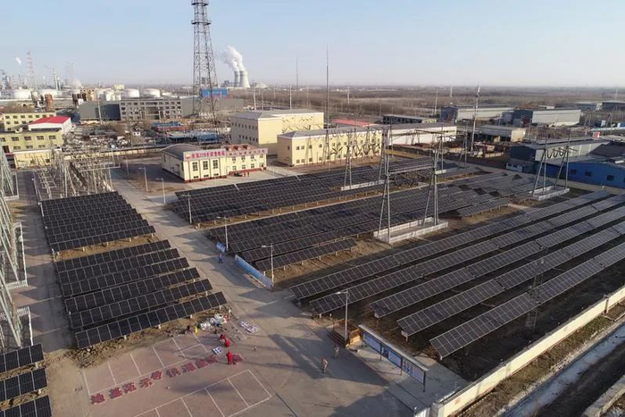 　华北油田任东站光伏项目建设现场