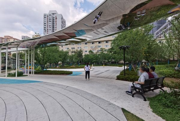 遮阳棚+镜子+增加空间感