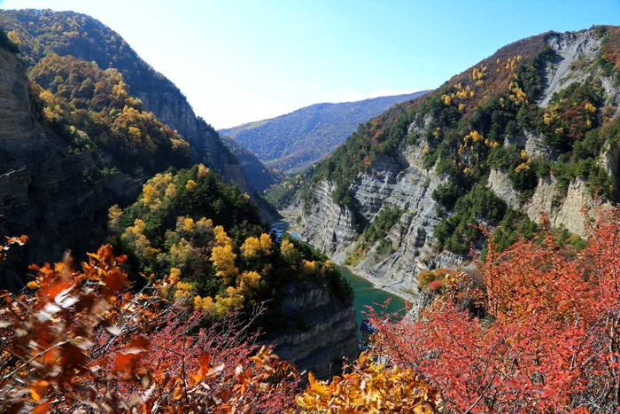 图为泾源县美景