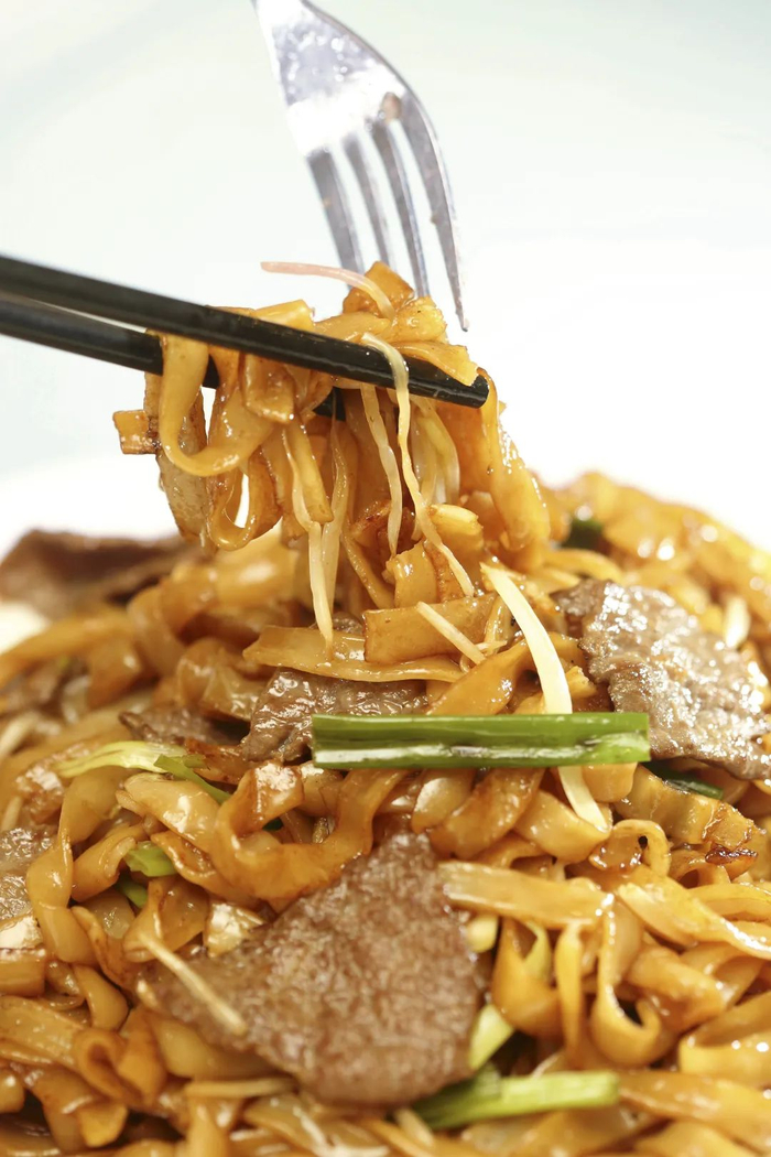 ▲“胜记”的干炒牛河，镬气十足（摄影 张雷）