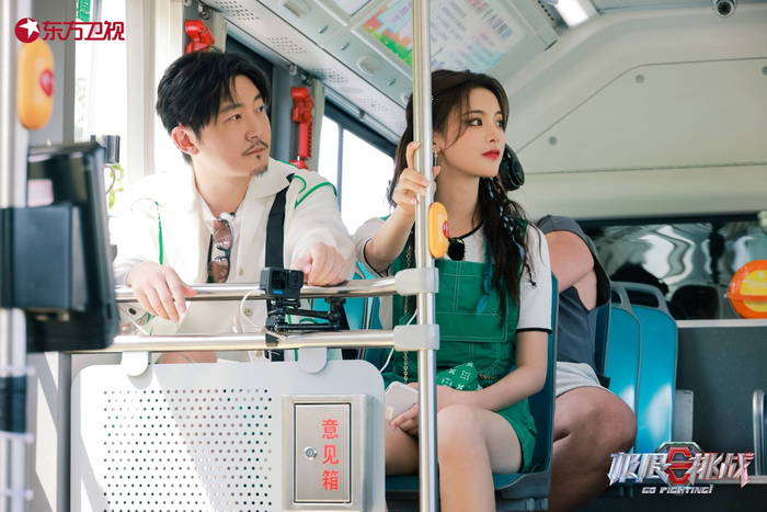 老嘉宾郭京飞和新嘉宾杨超越。