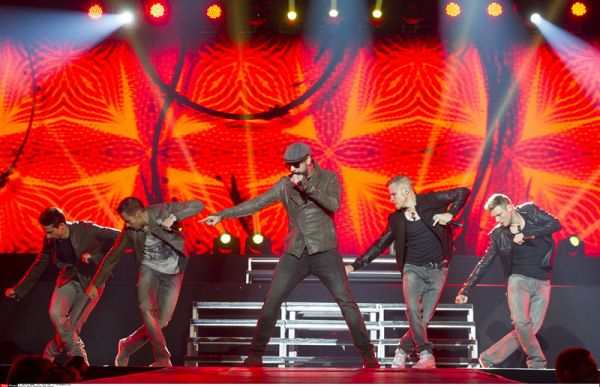 2014年后街男孩乐队西班牙马德里音乐会资料图片（新华社发）