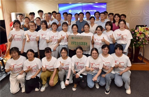 　　图/参与人员共同合影