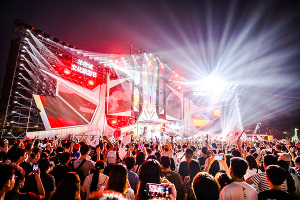 　　上海欢乐谷EV电音节