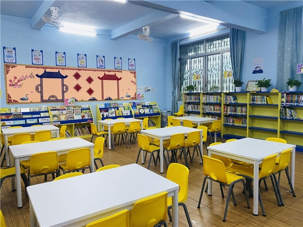 　　↑希岸酒店·里周丘超荣小学满天星公益图书馆