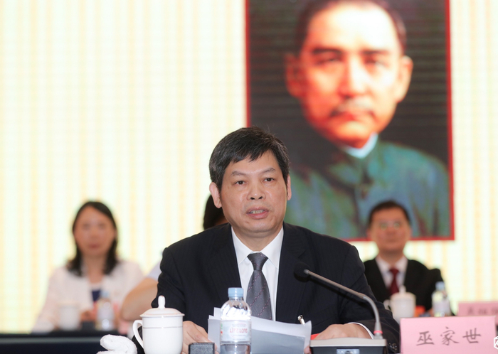 巫家世代表新一届委员会发言