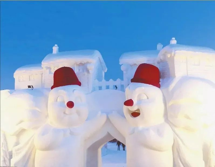第十九届中国·牡丹江雪堡乐园的主大门（图源：牡丹江发布）