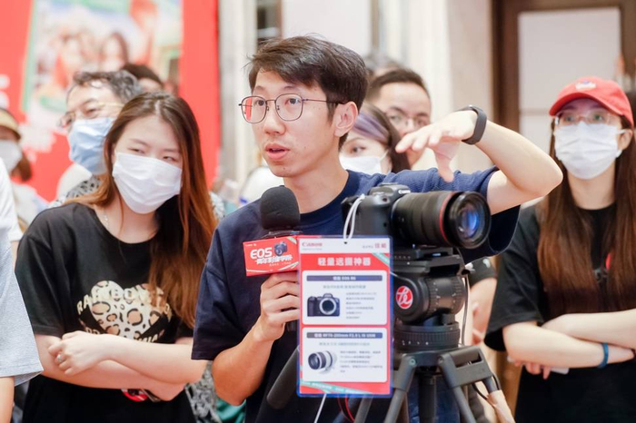 图3 佳能大篷车讲师何若诗现场教拍