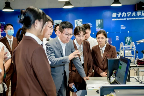 　　英华量子科技创新实验室第一课