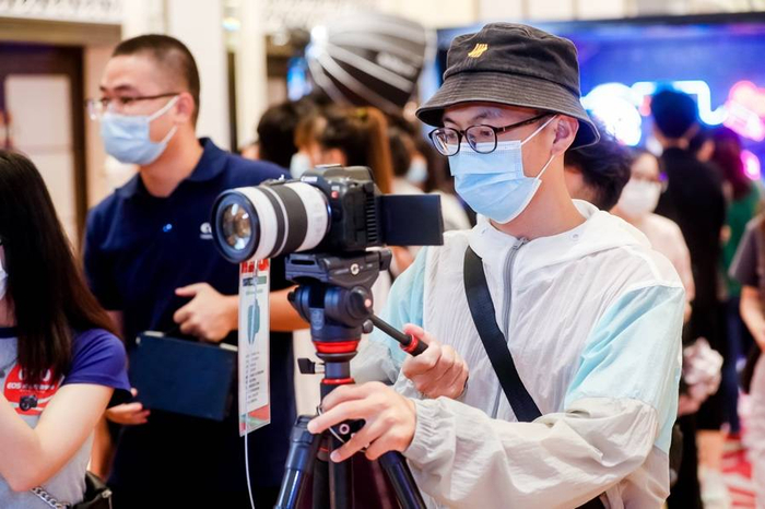 图6 学员在Vlog视频体验区体验拍摄