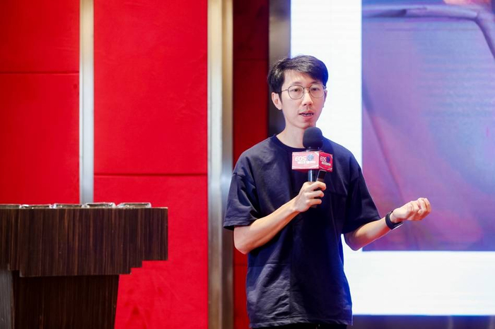 图2 佳能大篷车讲师何若诗授课