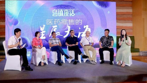 　　右一天美健董事长陈晴