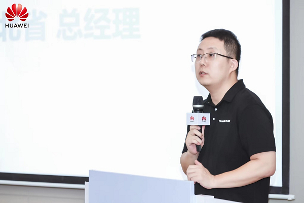　　华为云湖北省总经理张斌发表主题演讲