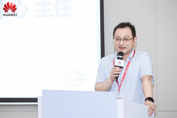 　　武汉市中小企业发展促进中心主任程博致辞