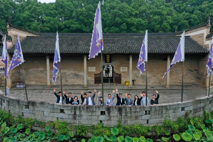 　　*远大美宅团队一行于富厚堂拜谒学习