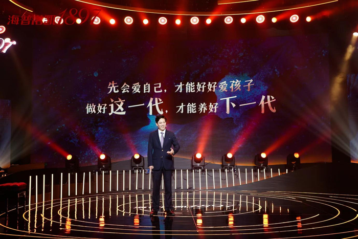 　　澳优董事长颜卫彬发言