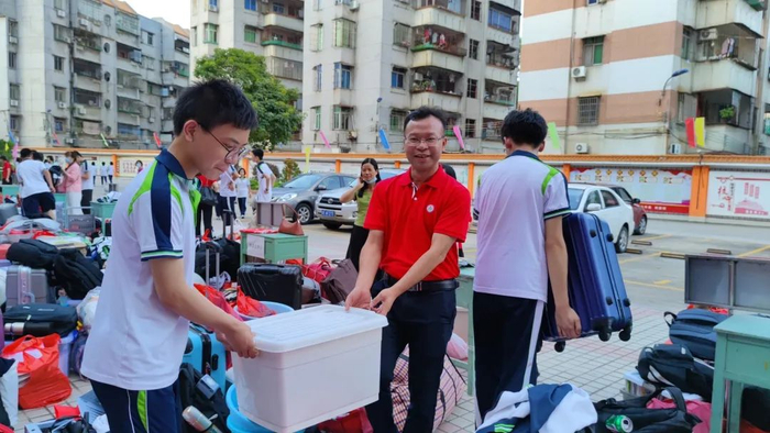图/高明区荷城中学
