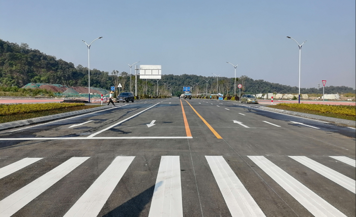 大良伦桂路以西片区横三路及20米路通车现场