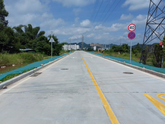 高明桥头路完成路面施工和标志标线设置