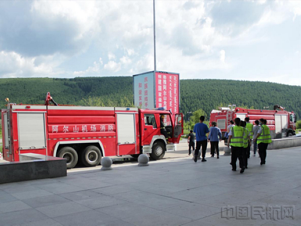 疏散旅客、员工