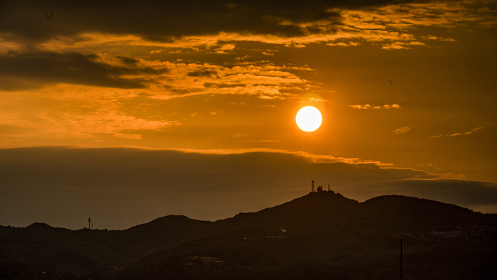 △2022年6月30日，北京清晨，日出朝霞美轮美奂