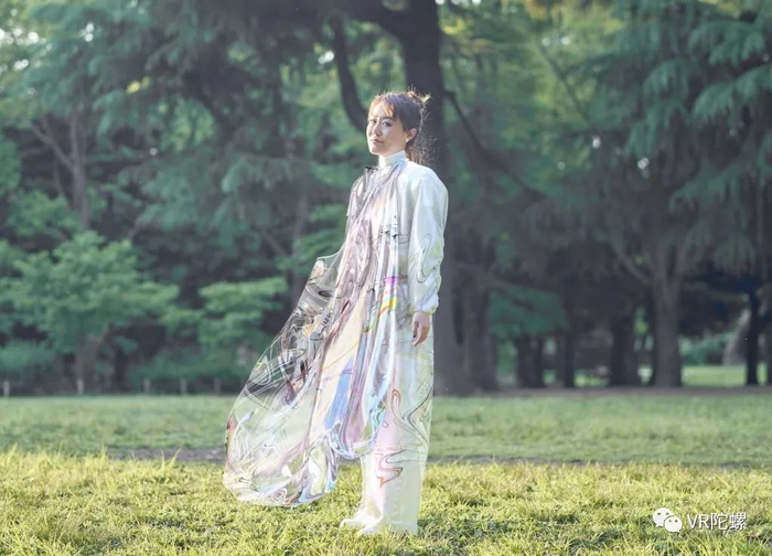 Richard Ma为妻子Mary Ma购买的全球首件虚拟衣服（图源：The Fabraicant）