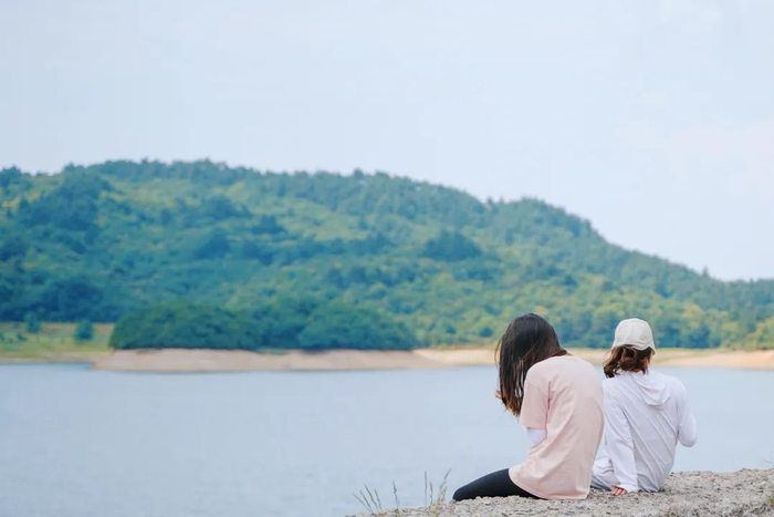 下午一点钟行至浙西天池，稍作调整，一行人重新整装出发登顶乐利峰。