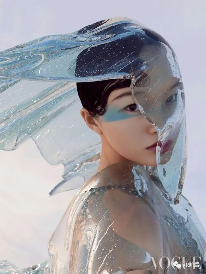 模特身着虚拟服装（图源：Vogue）