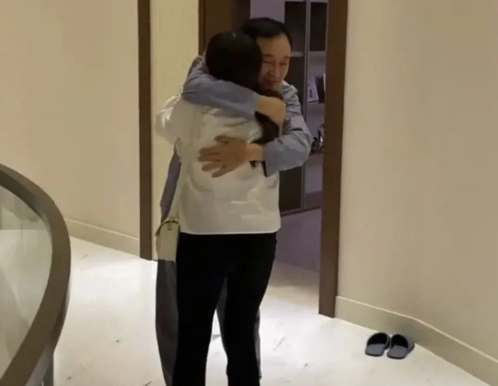 　·佩通坦晒出和父亲的见面场景。