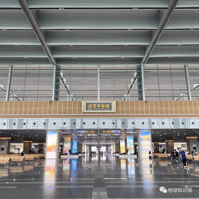 新建的北京丰台站采光不错（图：杔格）