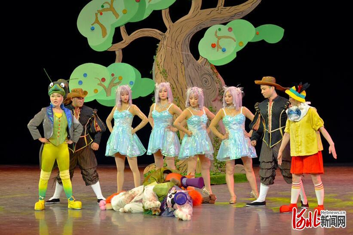 演出剧照。 河北省杂技团演艺有限公司供图