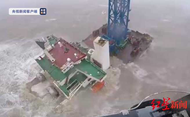 　↑福景001号发生事故后的照片。图据央视新闻