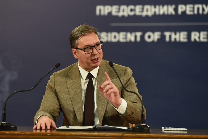 武契奇在发布会上