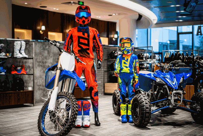 　　雅马哈北京品牌店店内照片