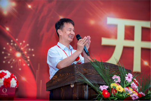 　　中国家具协会副理事长、辽宁省家具协会、辽宁省工商联家具建材装饰行业商会会长祖树武