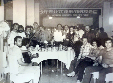 1980年开业的青岛海员餐厅，青岛啤酒敞开供应。路小军摄