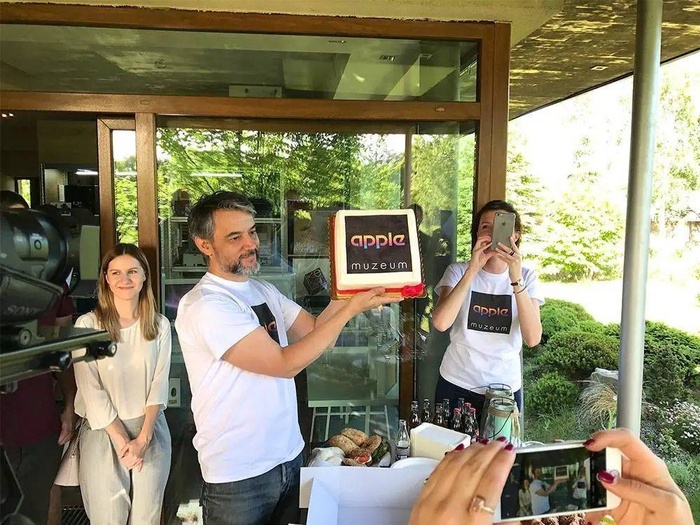 主持博物馆开幕仪式的 Jacek. 图片来自：iMagazine