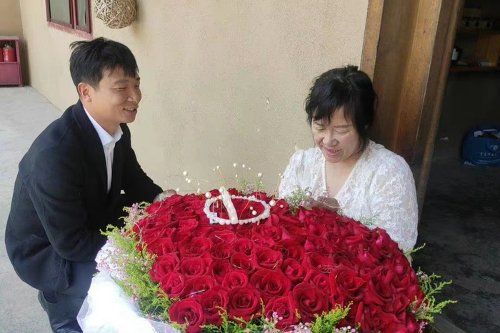 余秀华和杨槠策